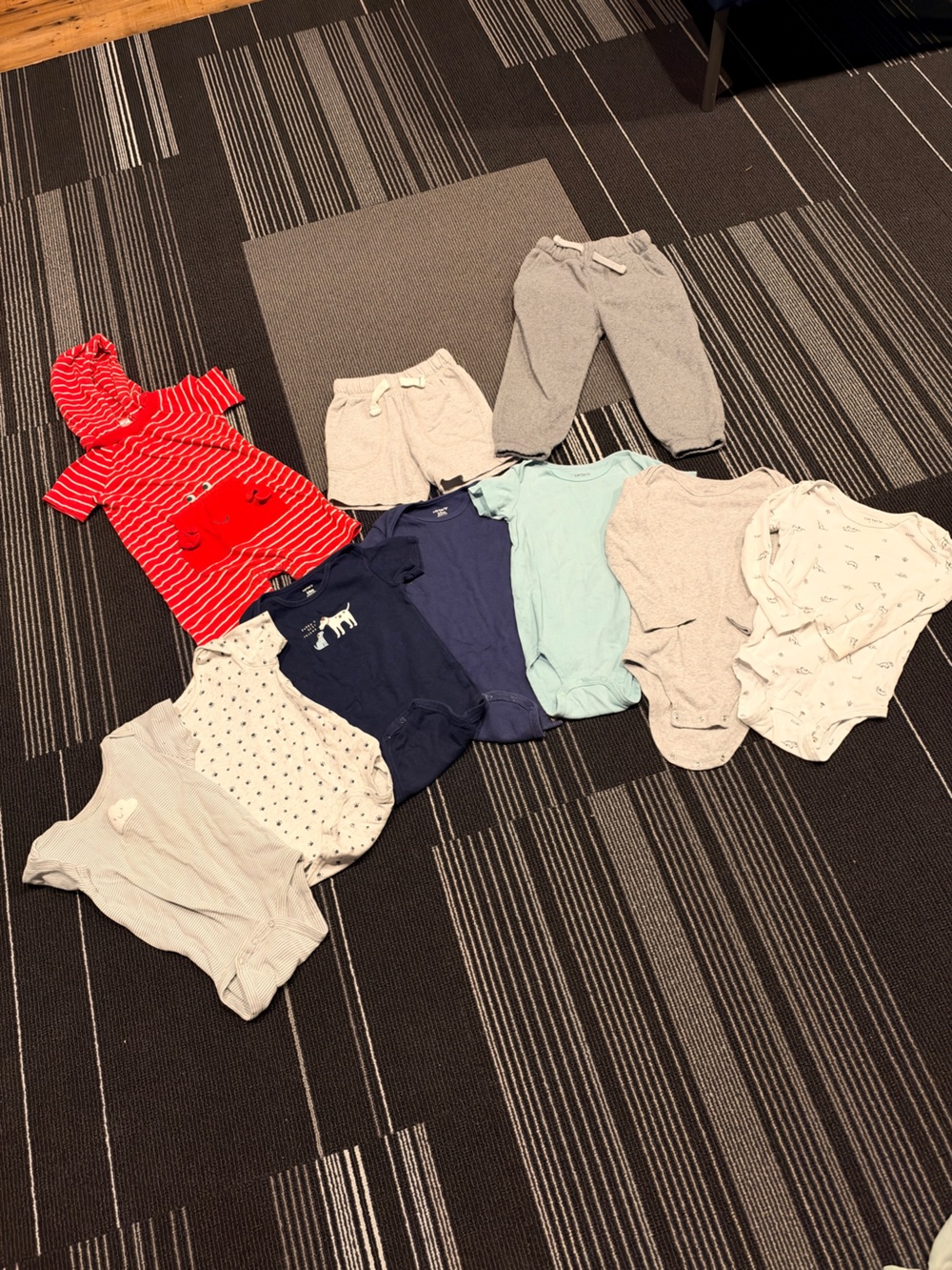 Carters Mega Bundle Boys 24 months. 10’pieces!
